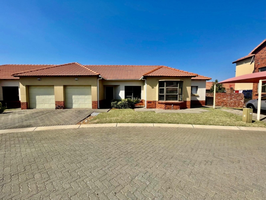 2 Bedroom Property for Sale in Waterval East North West